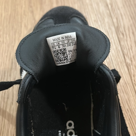 Black Samabs Women’s OG - Picture 4 of 4